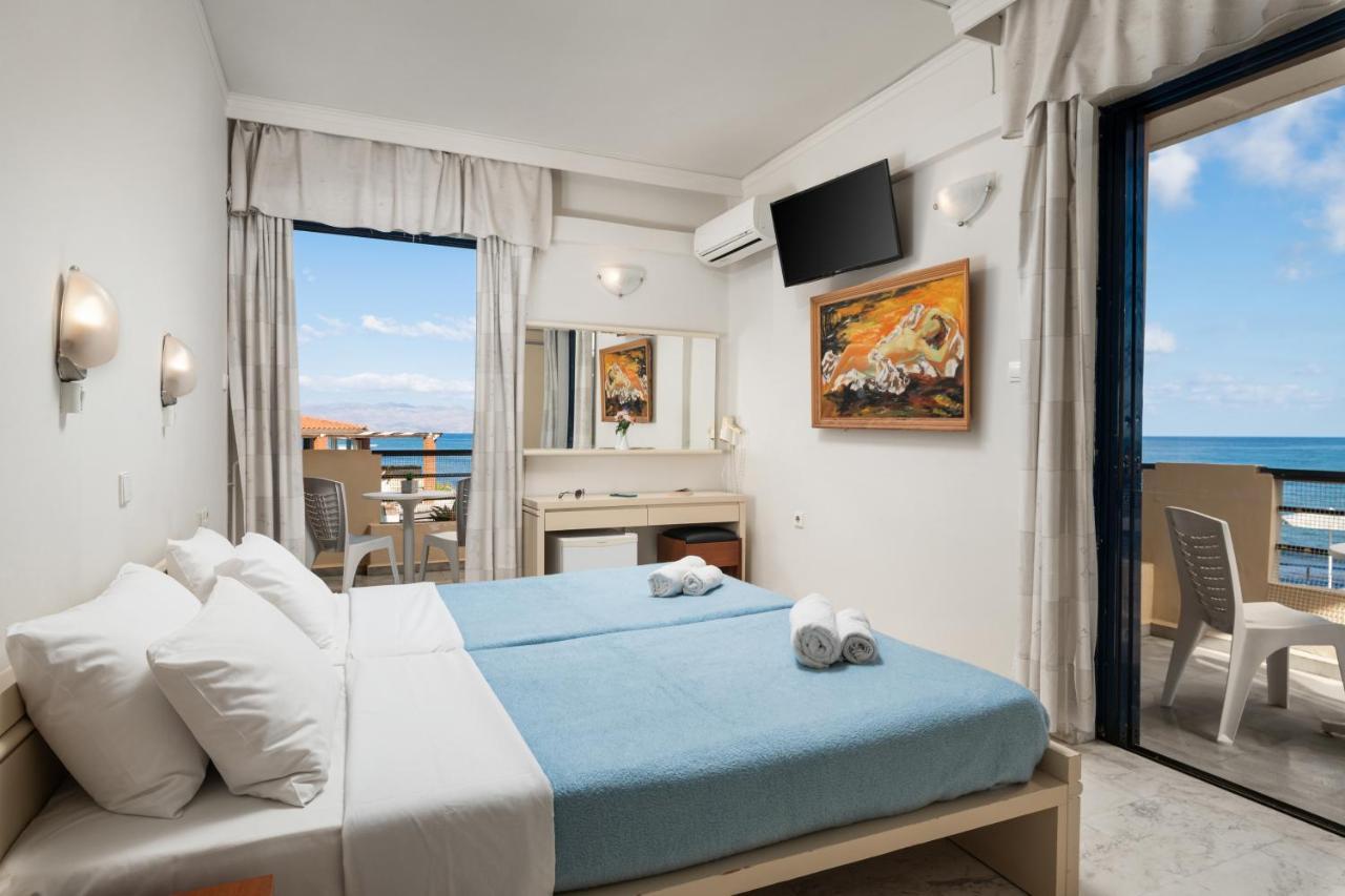 Hotel Haris On The Beach Agia Marina 外观 照片
