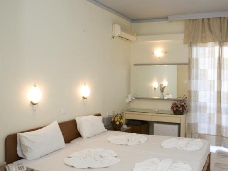 Hotel Haris On The Beach Agia Marina 外观 照片