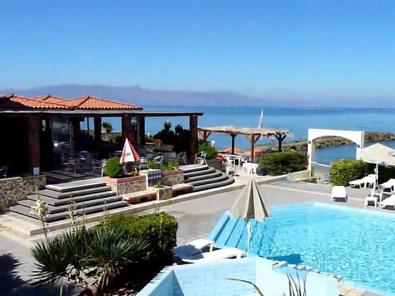 Hotel Haris On The Beach Agia Marina 外观 照片