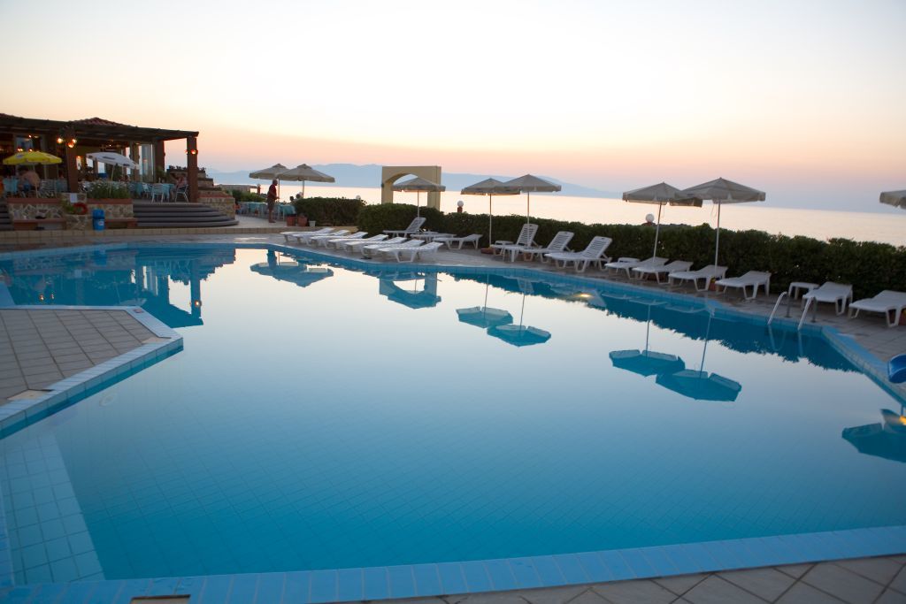 Hotel Haris On The Beach Agia Marina 外观 照片