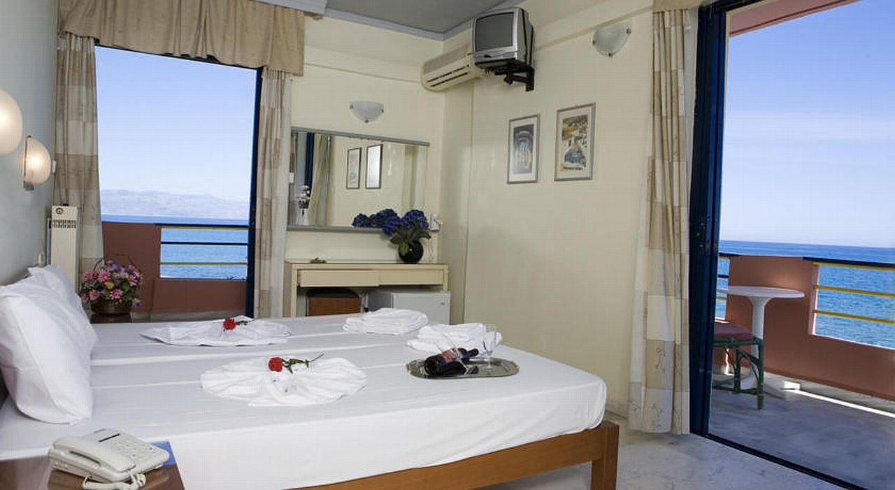 Hotel Haris On The Beach Agia Marina 外观 照片