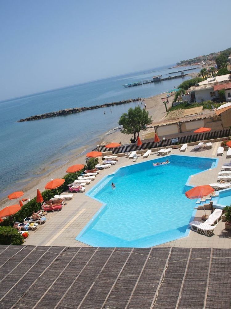 Hotel Haris On The Beach Agia Marina 外观 照片