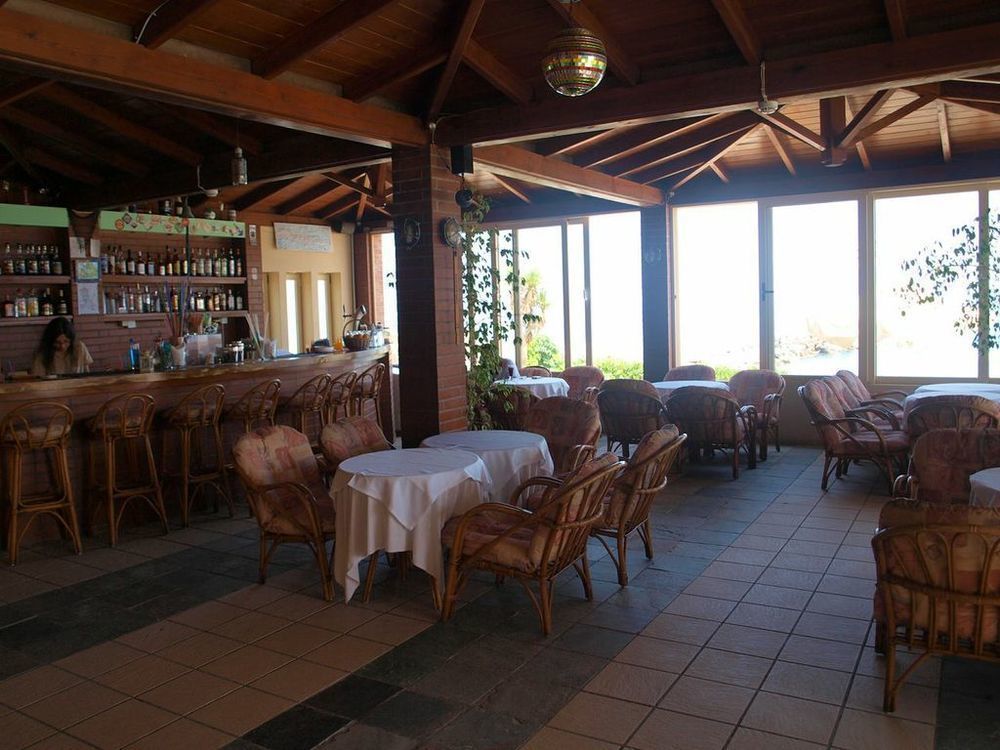 Hotel Haris On The Beach Agia Marina 外观 照片
