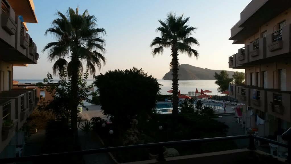 Hotel Haris On The Beach Agia Marina 外观 照片
