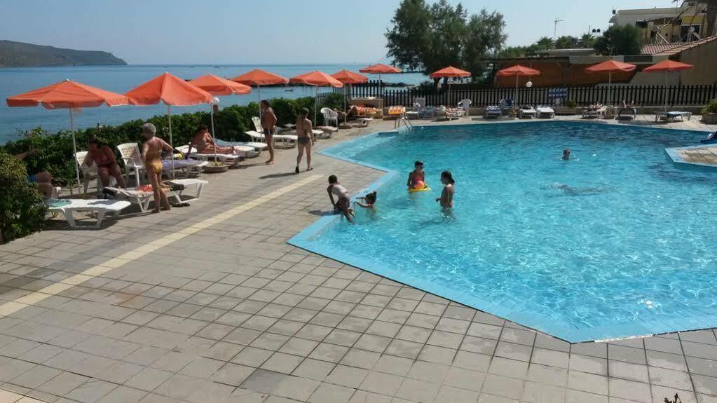 Hotel Haris On The Beach Agia Marina 外观 照片